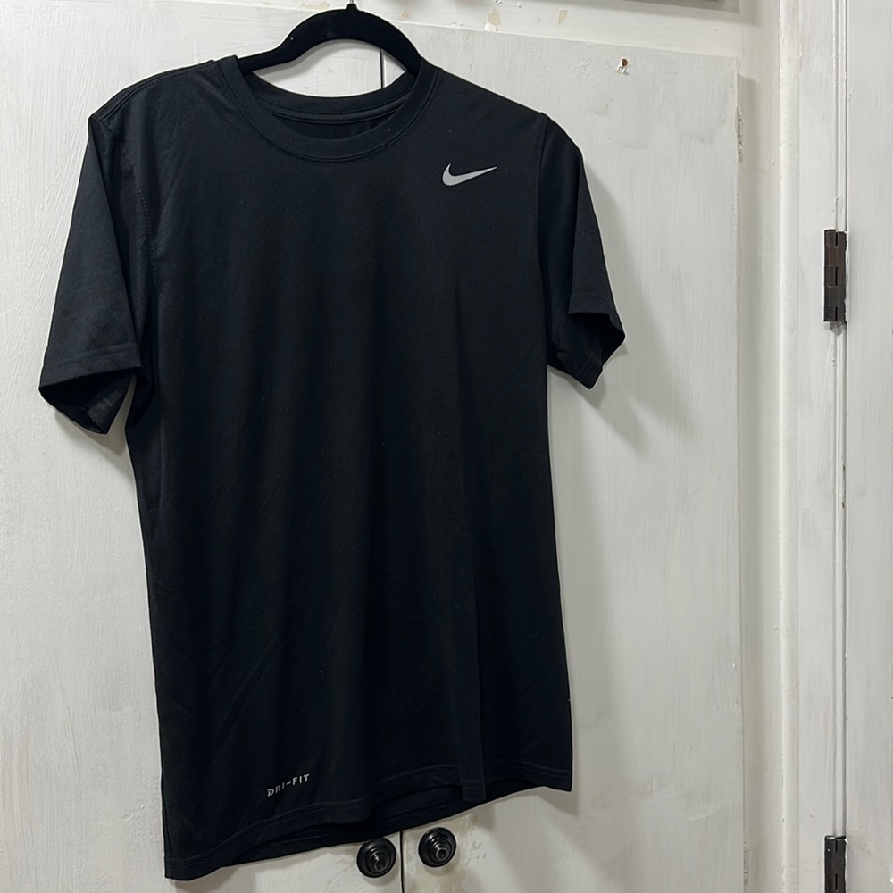 Men’s black Nike dri fit